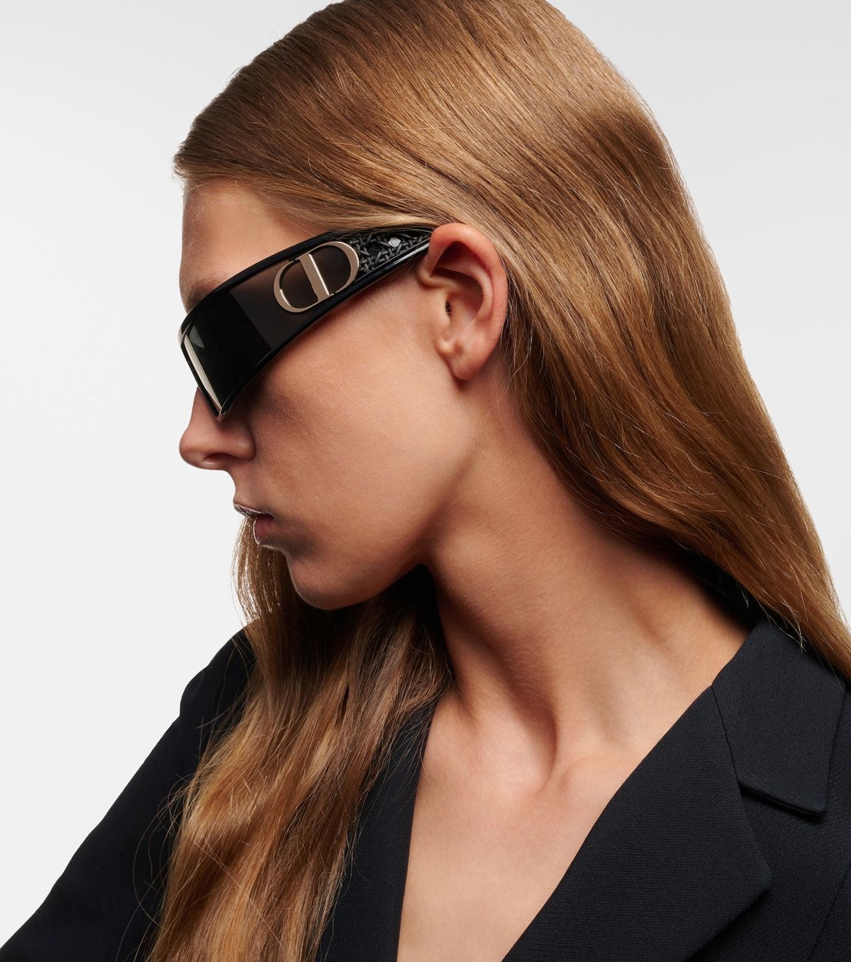 Dior M1U
Black Mask Sunglasses